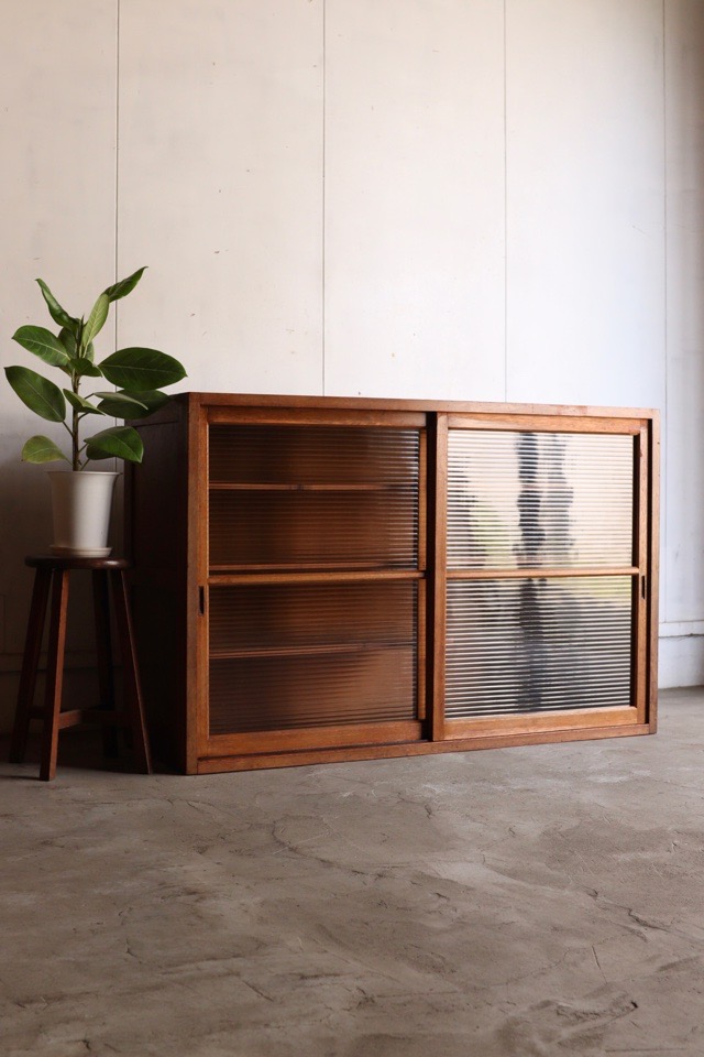 モールガラスの引戸棚 | 全ての商品 - 古家具古道具 そうすけ