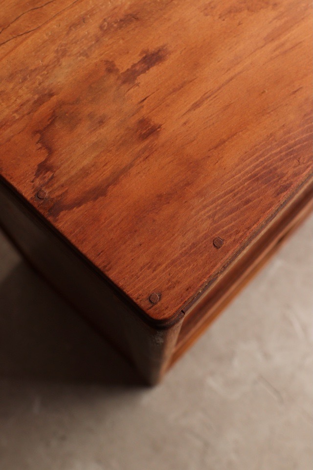 モールガラスの引戸棚