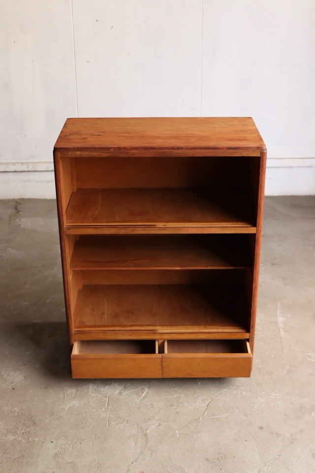 モールガラスの引戸棚