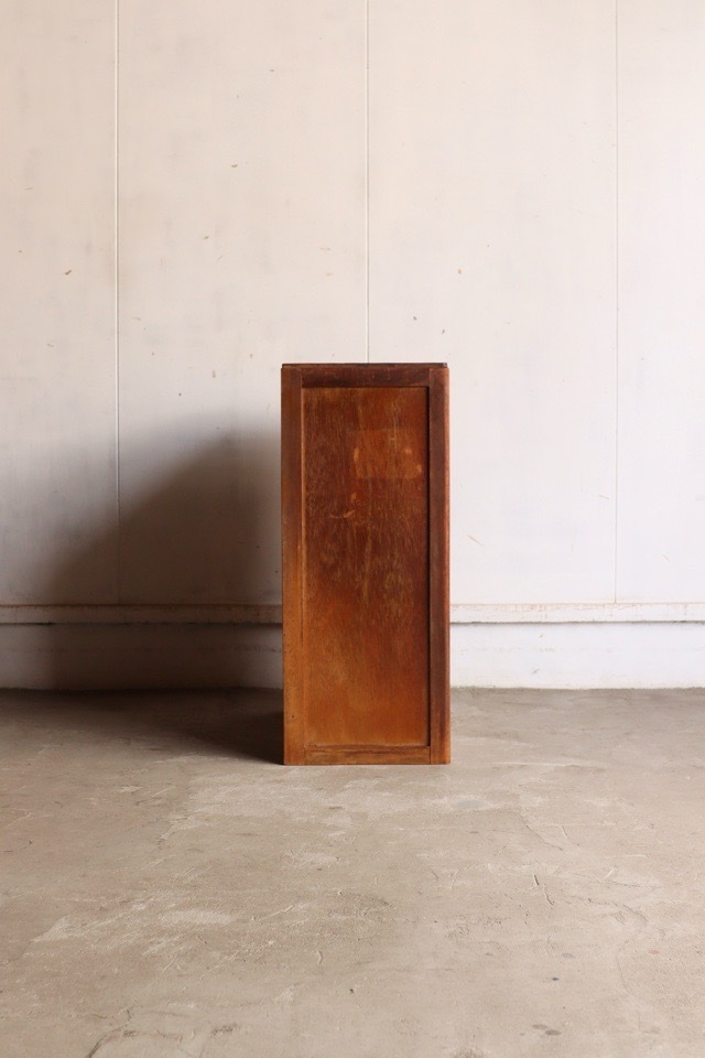 モールガラスの引戸棚