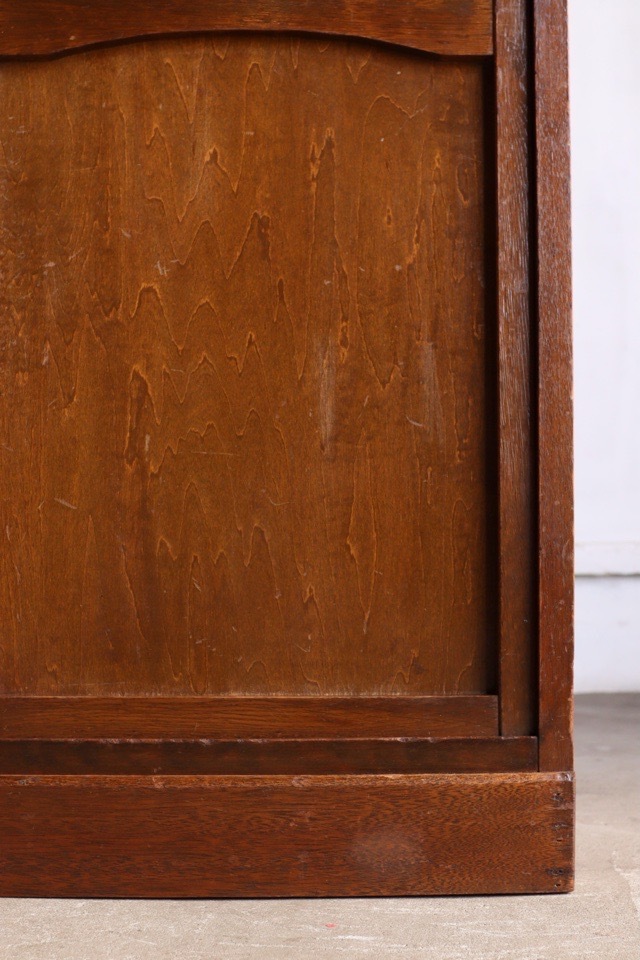 ダイヤガラスの引戸棚