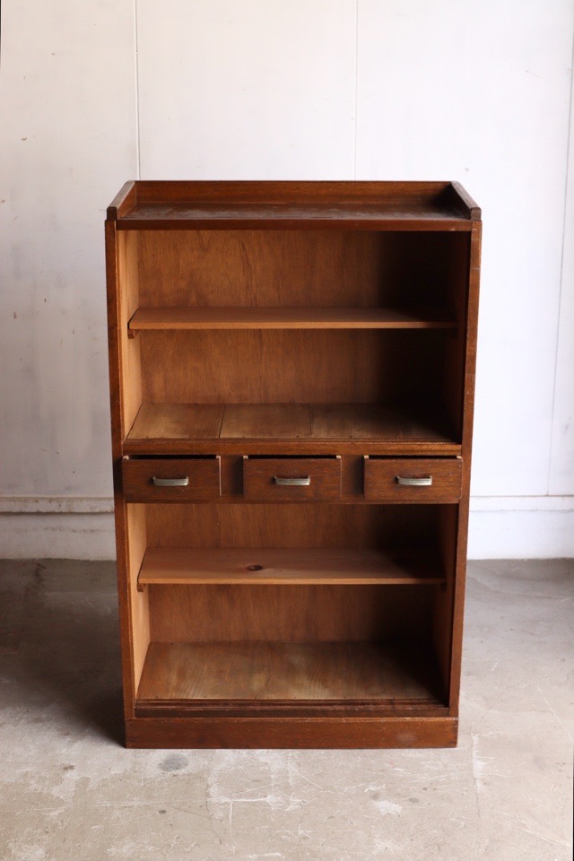 ダイヤガラスの引戸棚