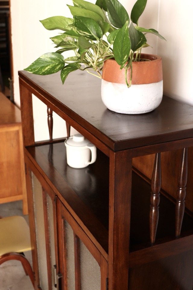 ダイヤガラスの戸棚