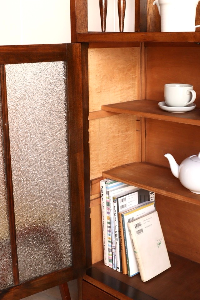 ダイヤガラスの戸棚