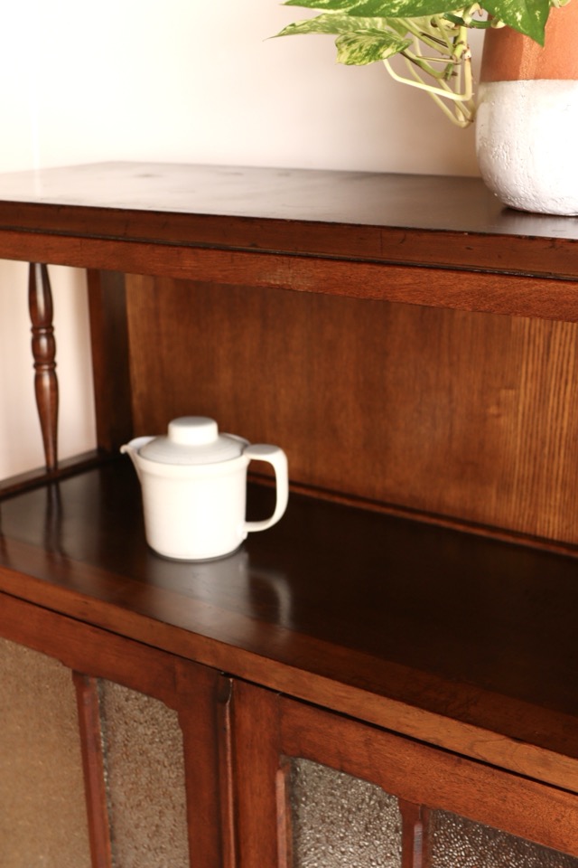 ダイヤガラスの戸棚