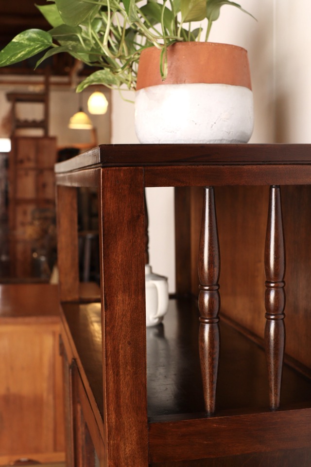 ダイヤガラスの戸棚