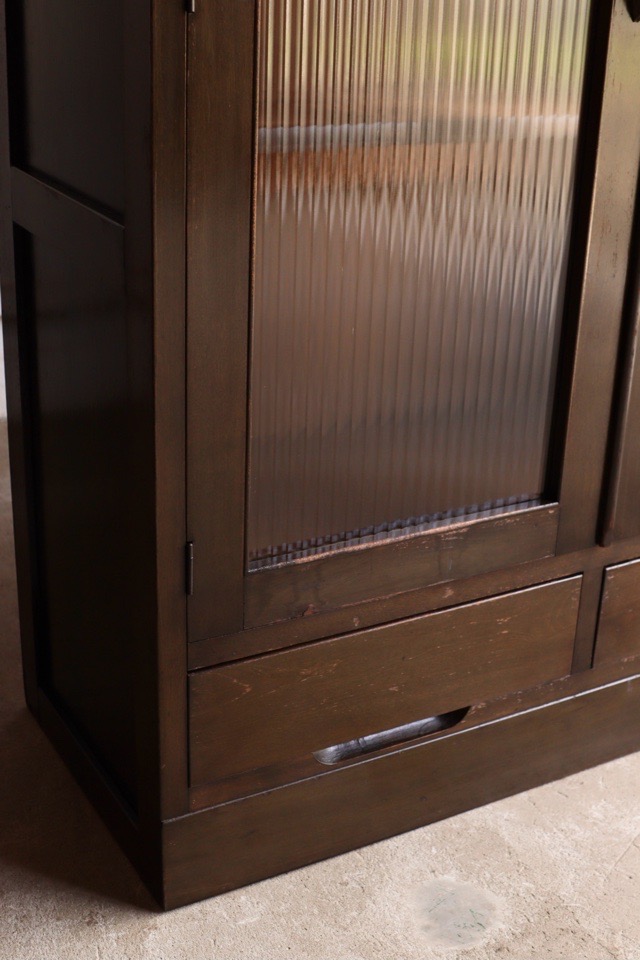 モールガラスの戸棚