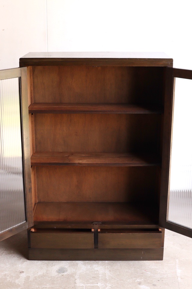 モールガラスの戸棚