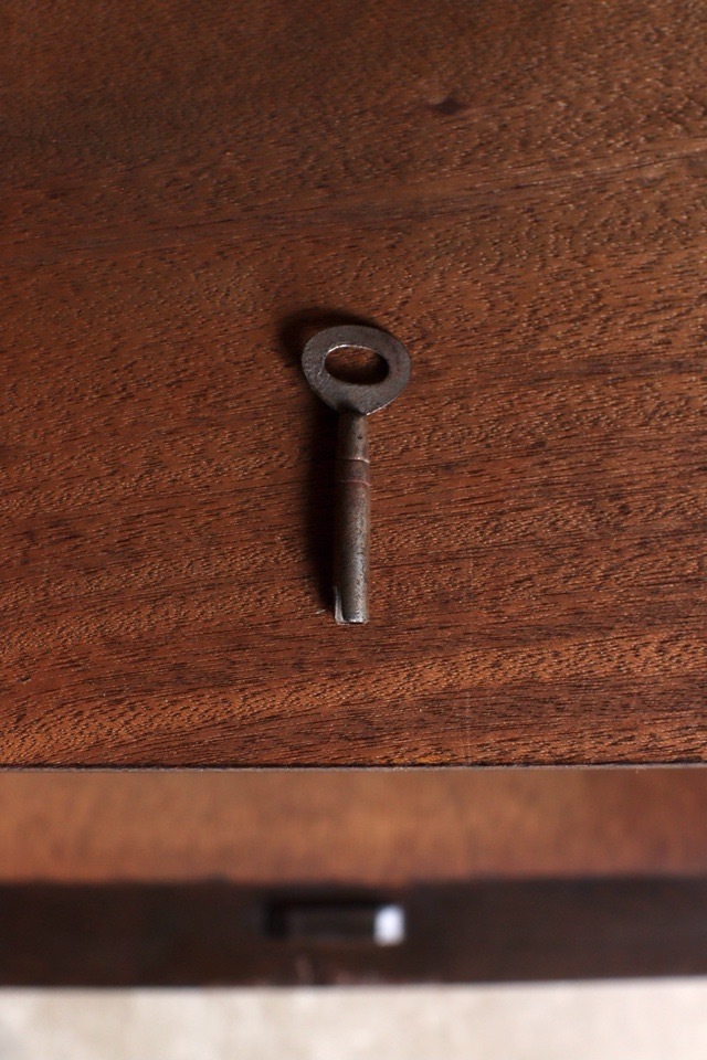 モールガラスの戸棚