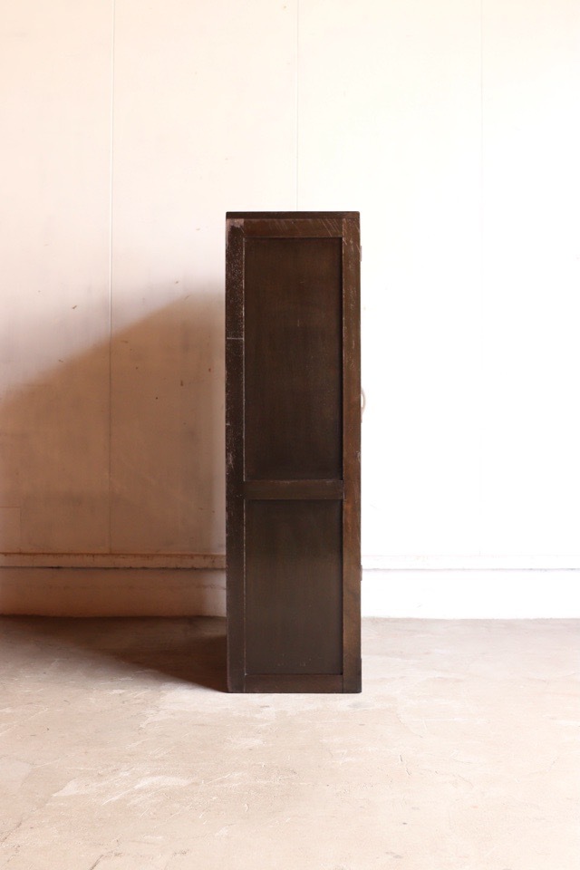 モールガラスの戸棚