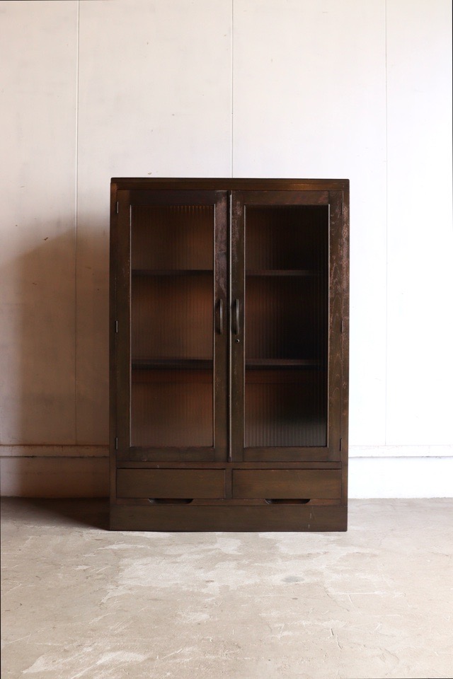 モールガラスの戸棚