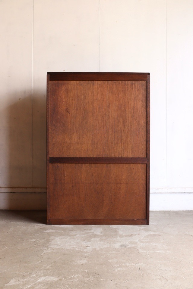 モールガラスの戸棚