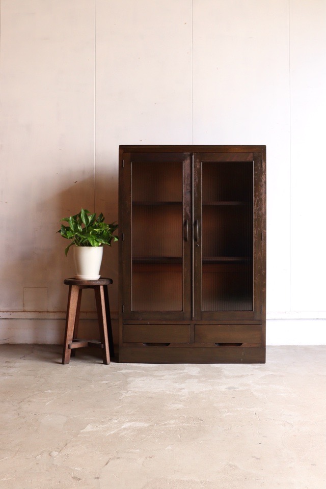 モールガラスの戸棚