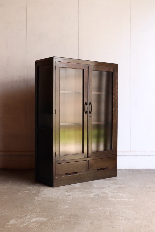 モールガラスの戸棚