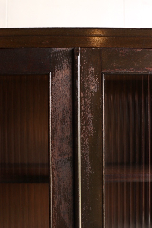 モールガラスの戸棚