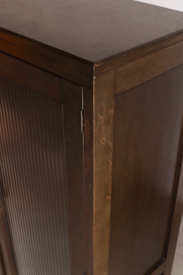 モールガラスの戸棚