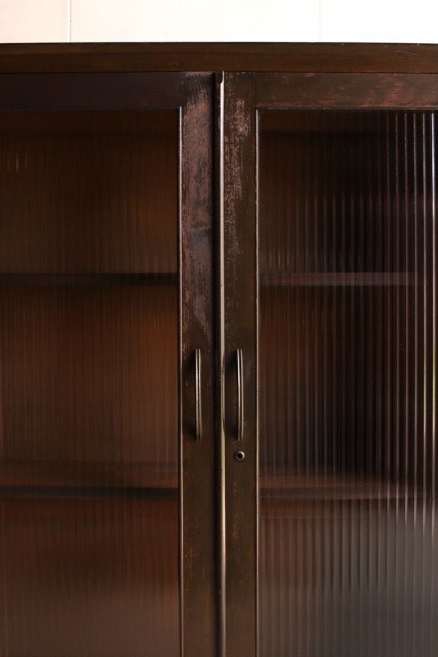 モールガラスの戸棚