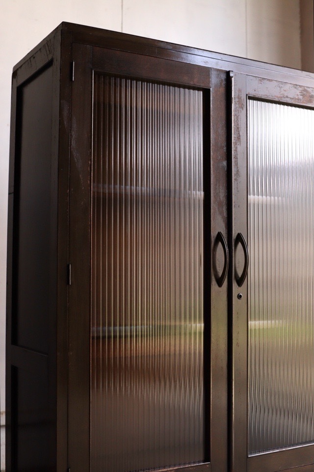 モールガラスの戸棚