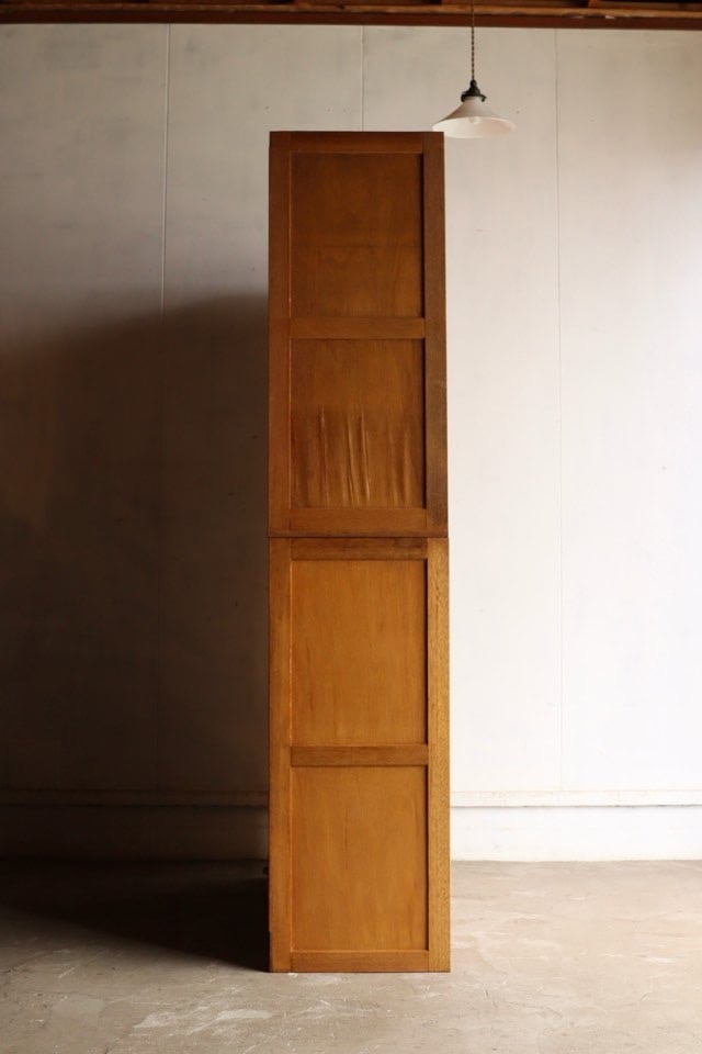 ガラス引戸棚
