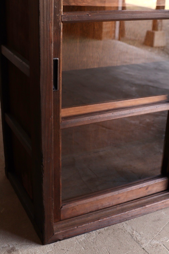 ガラス引戸棚②