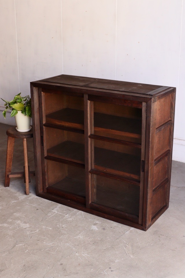 ガラス引戸棚②