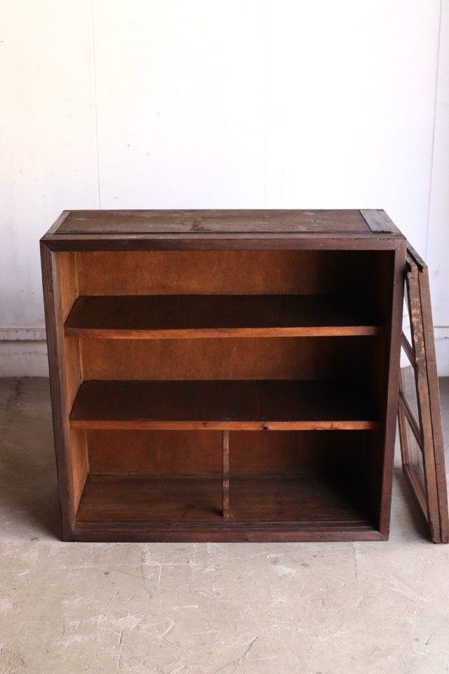 ガラス引戸棚②