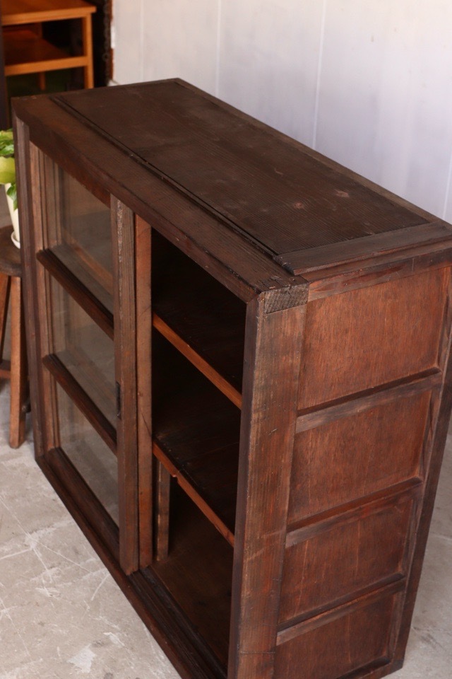 ガラス引戸棚②