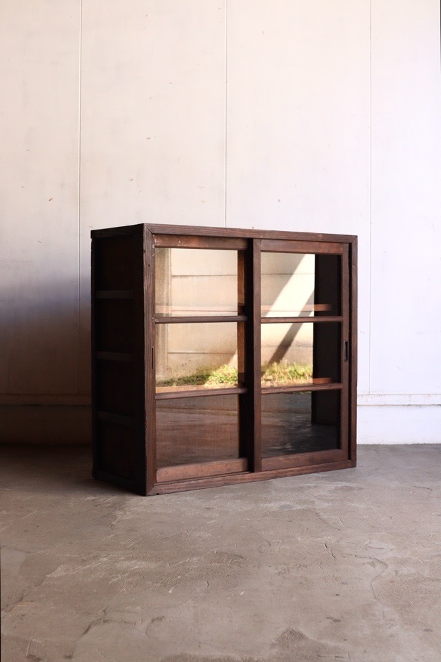 ガラス引戸棚②