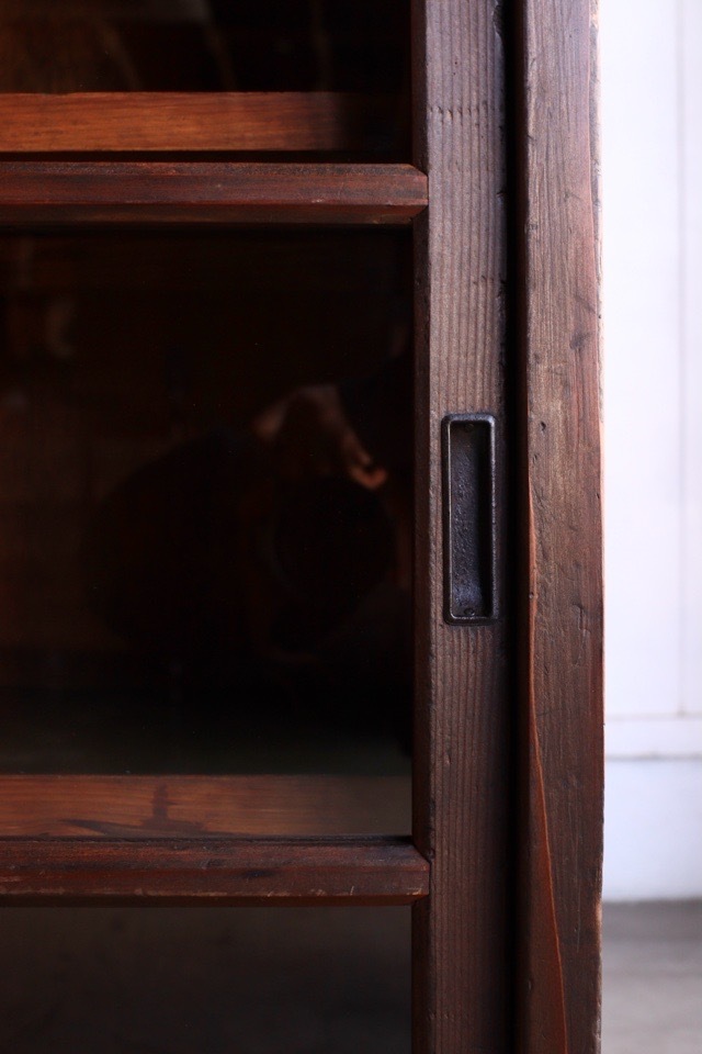 ガラス引戸棚②