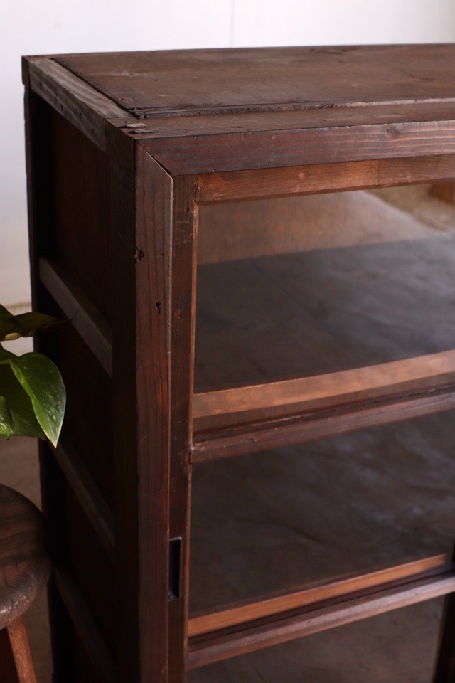 ガラス引戸棚②