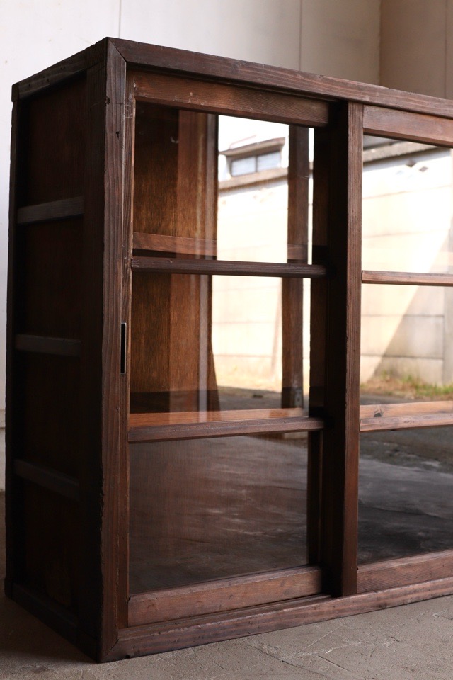 ガラス引戸棚②