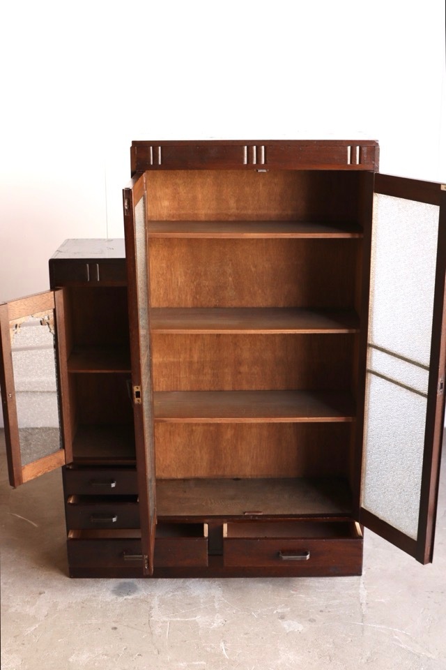 ダイヤガラスの戸棚