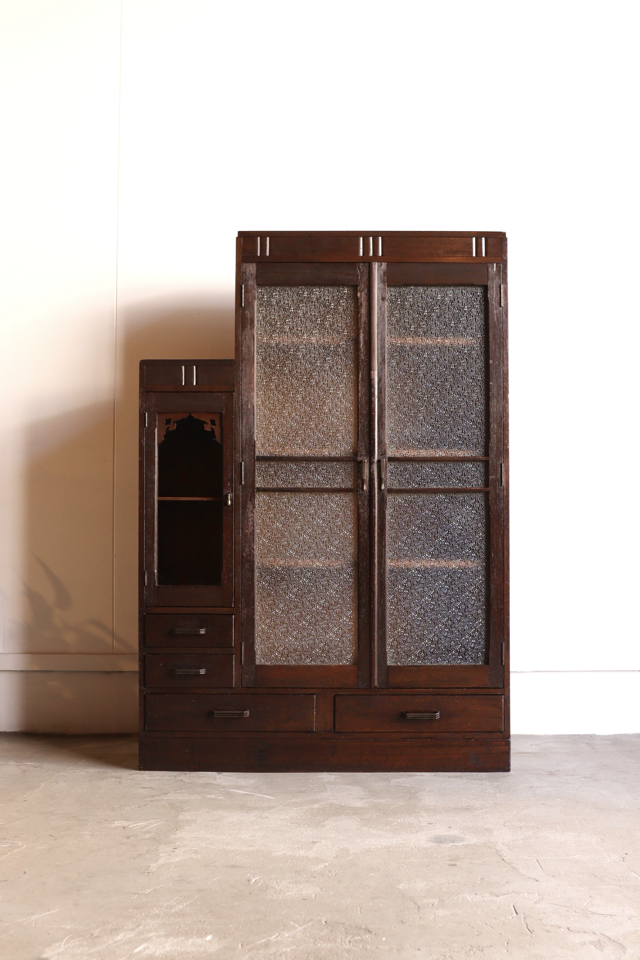 ダイヤガラスの戸棚