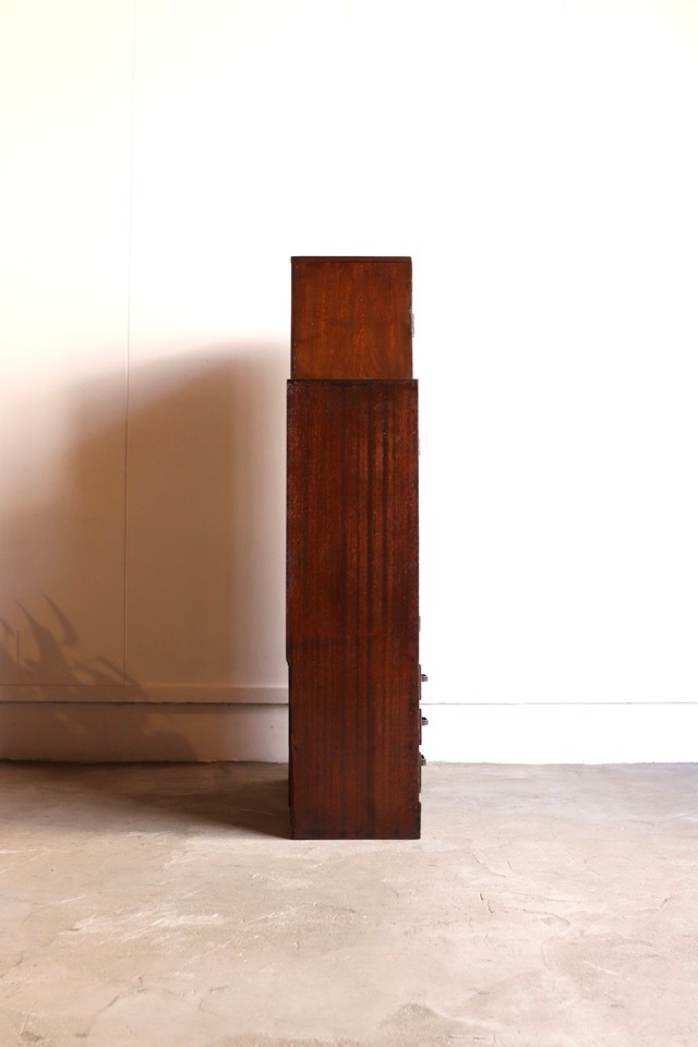 ダイヤガラスの戸棚