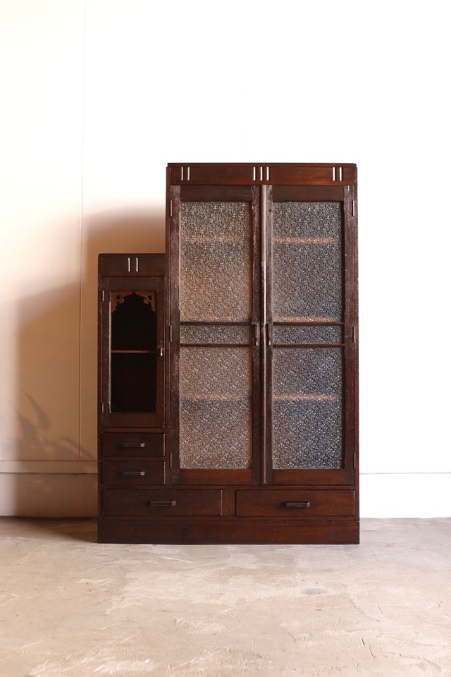 ダイヤガラスの戸棚