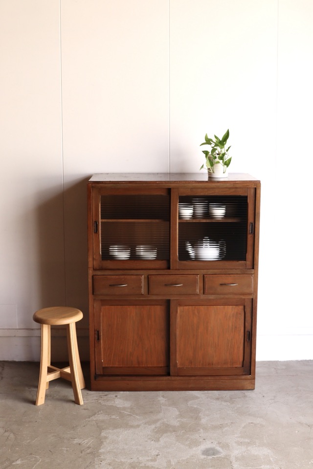 モールガラスの引戸棚