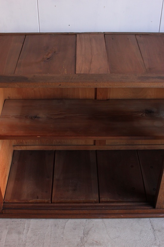 横長ガラス引戸棚