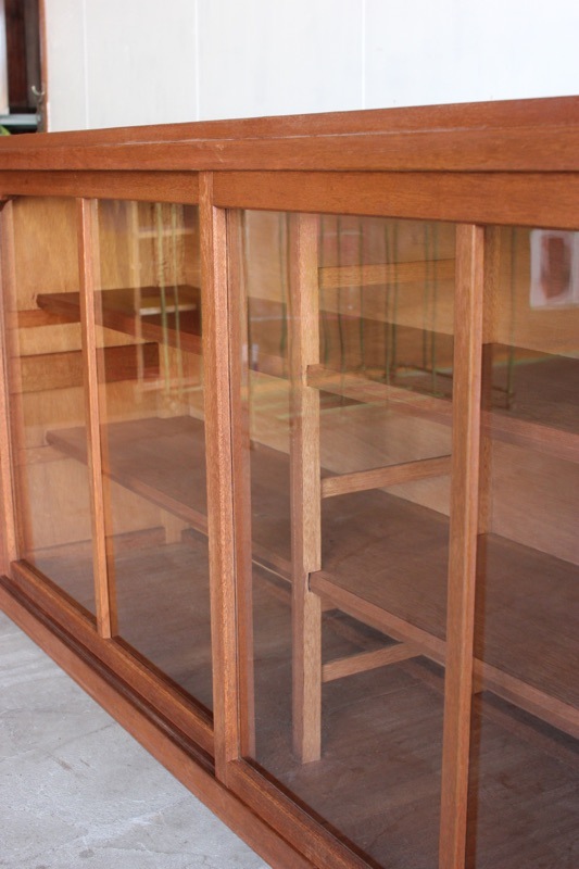 ガラス引戸棚