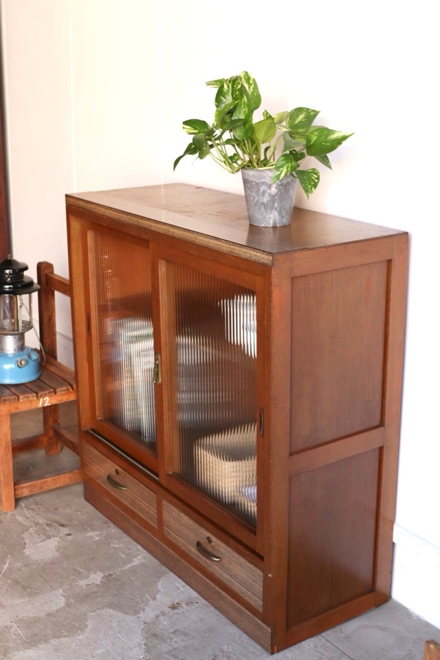 モールガラスの引戸棚 | 全ての商品 - 古家具古道具 そうすけ