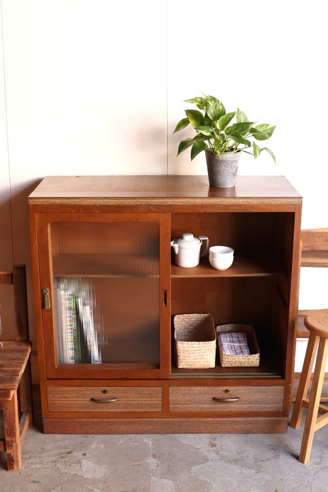 モールガラスの引戸棚 | 全ての商品 - 古家具古道具 そうすけ