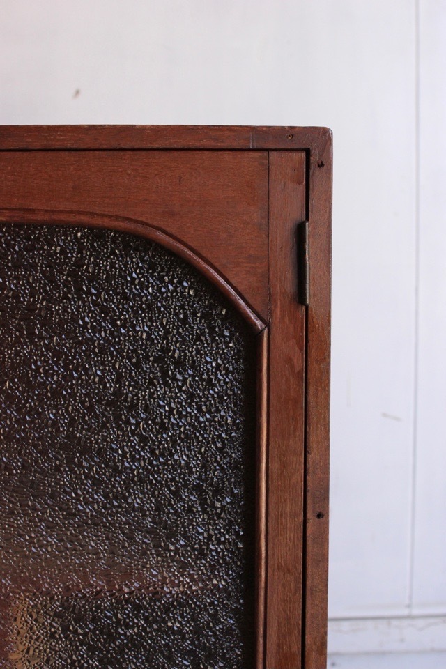 ダイヤガラスの戸棚