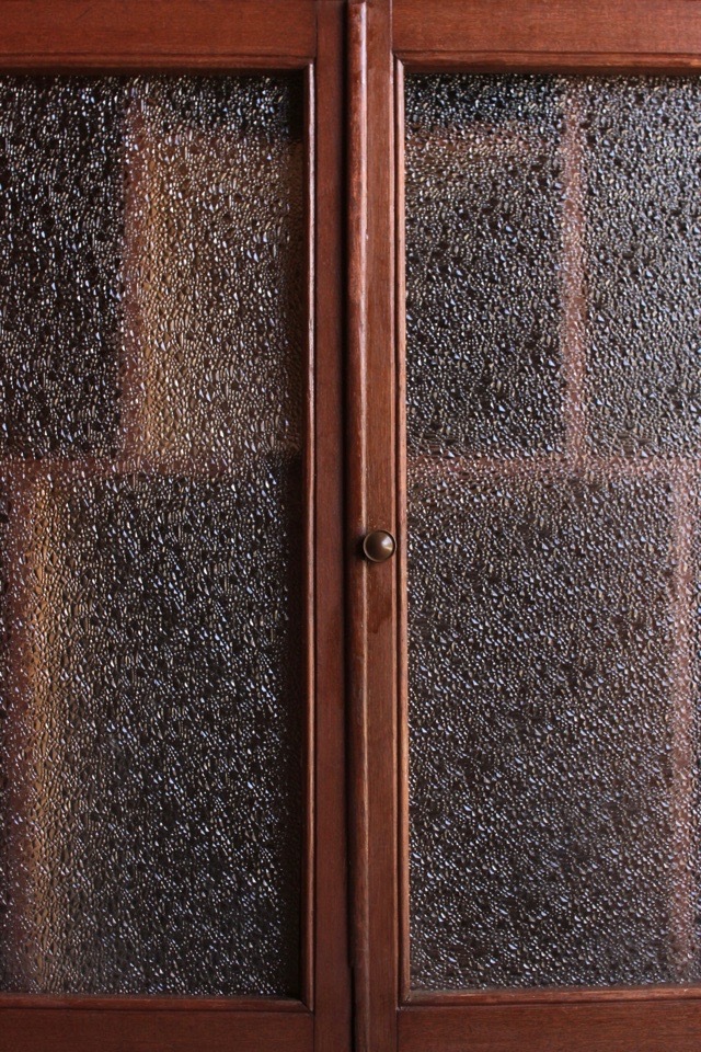 ダイヤガラスの戸棚