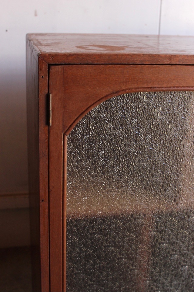 ダイヤガラスの戸棚