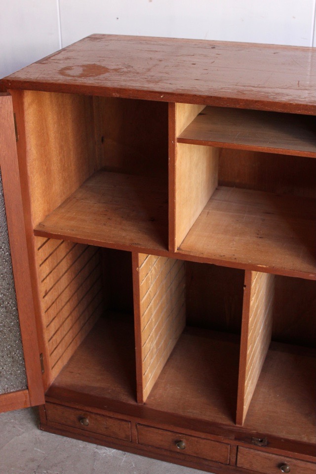 ダイヤガラスの戸棚