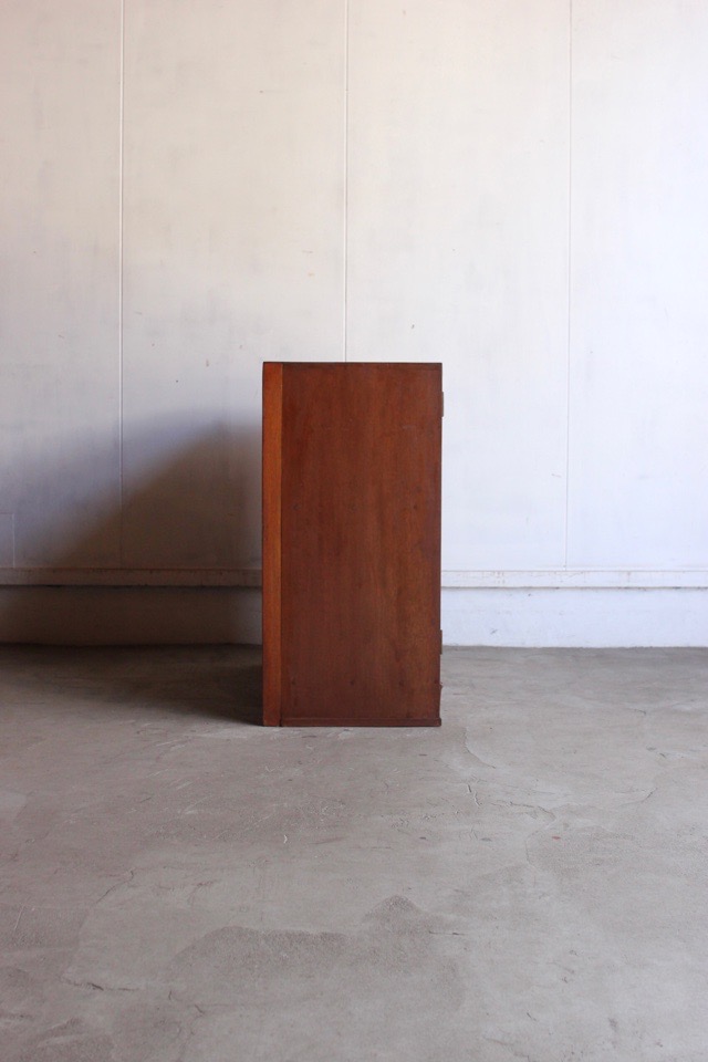 ダイヤガラスの戸棚