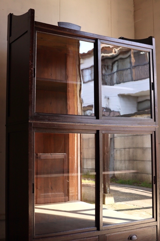 ガラス引戸棚