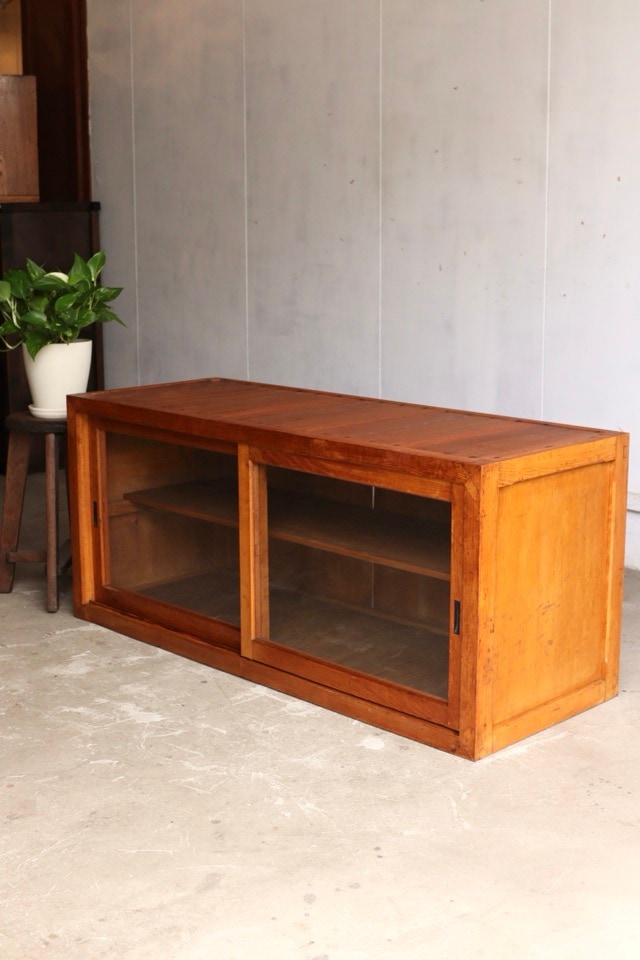 ガラス引戸棚