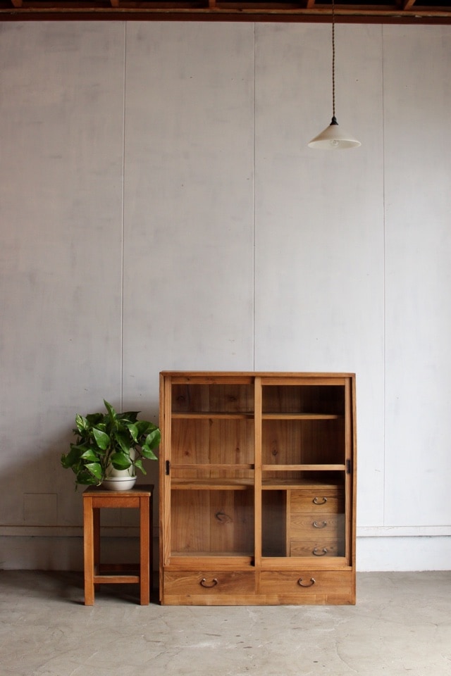 ガラス引戸棚 | 全ての商品 - 古家具古道具 そうすけ