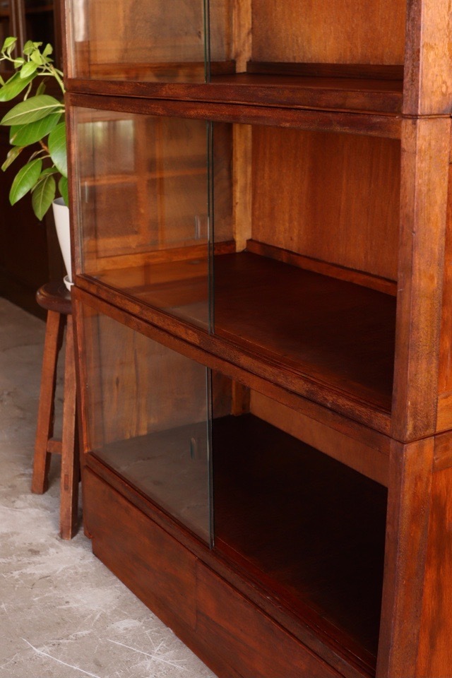 スタッキングガラス引戸棚