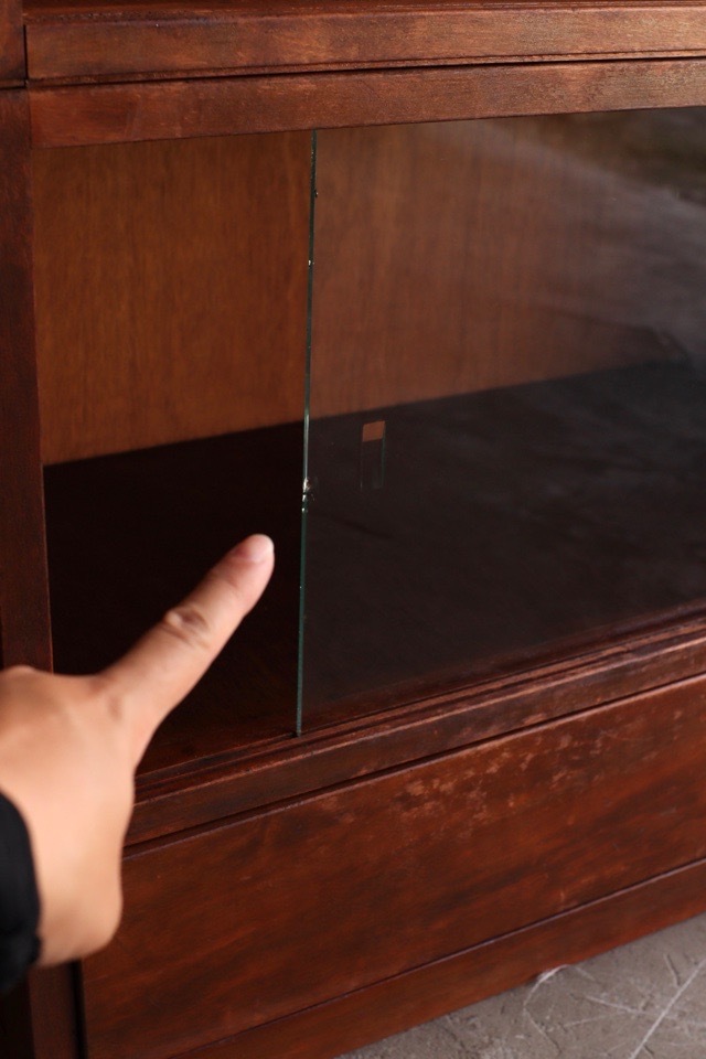 スタッキングガラス引戸棚